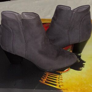 Women's Gray Suede Ankle Boots - Classic Zip Side Heel